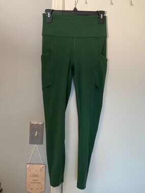 Lululemon Ventilated perforated Tennis Tight 25", Ivy Grove Green, sz. 6